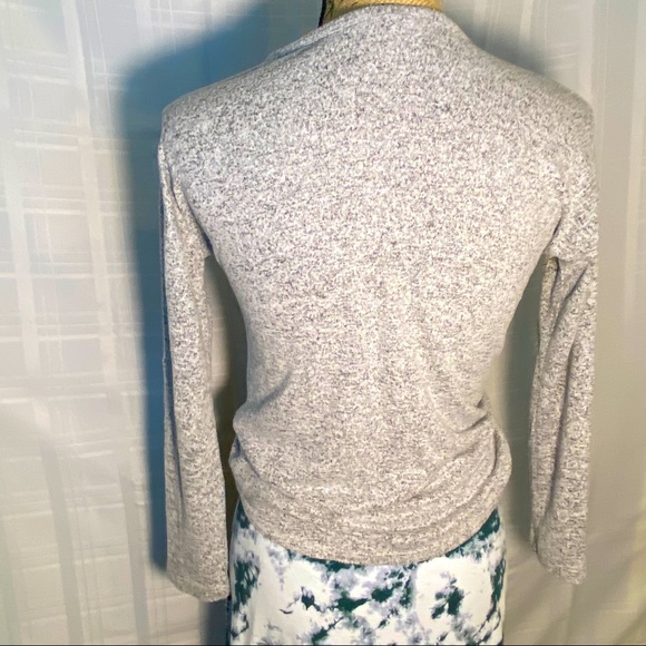 Gap kids Lg or Women’s Sm/Med gray top - Picture 3 of 8